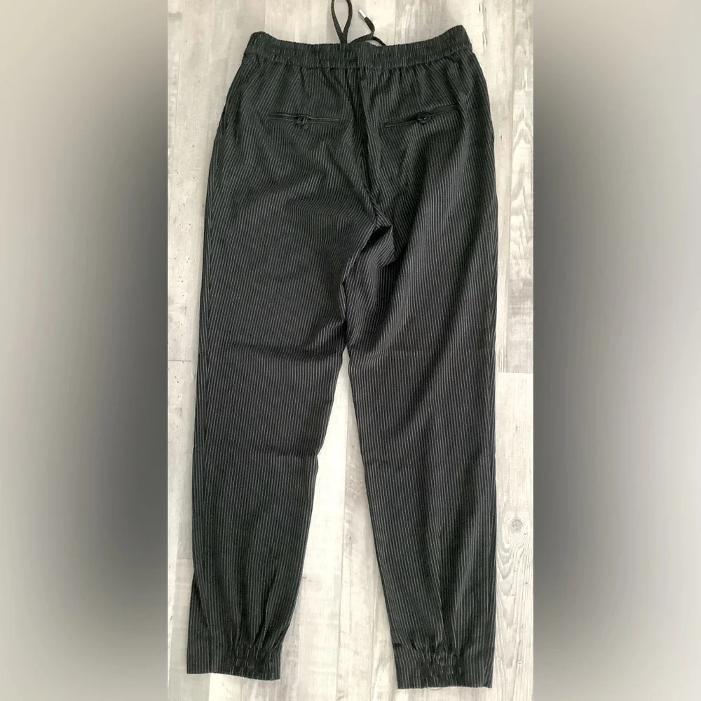 Dynamite brand women's pinstripe jogger pants NWOT🌻